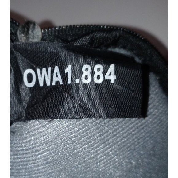 Swiss Gear Wenger Lunar 10 inch Tablet Sleeve - Black/Wine Red - Picture 3 of 4